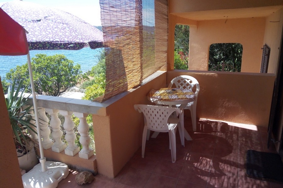 Krytá terasa s výhľadom na more