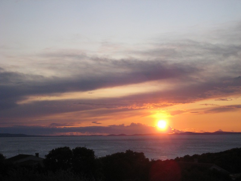 Západ slnka nad Jadranským morom na Pagu