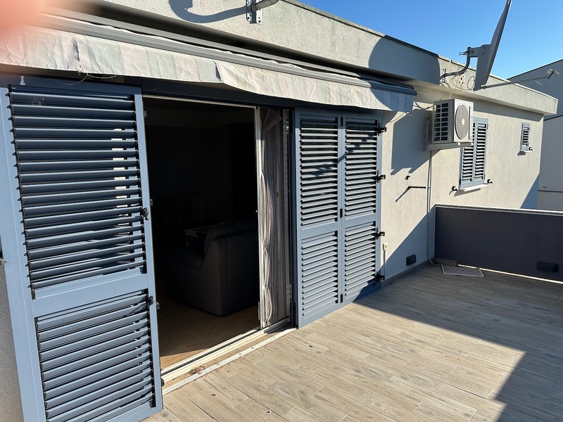 Terasa domu H3879 v Dalmácii, Chorvátsko.