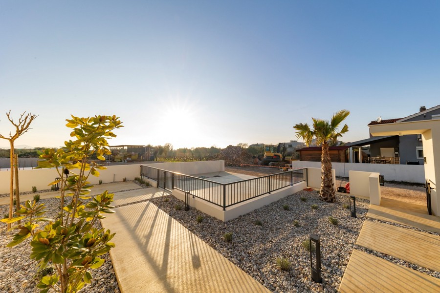 Záhrady so stredomorskými rastlinami a priestrannými cestami