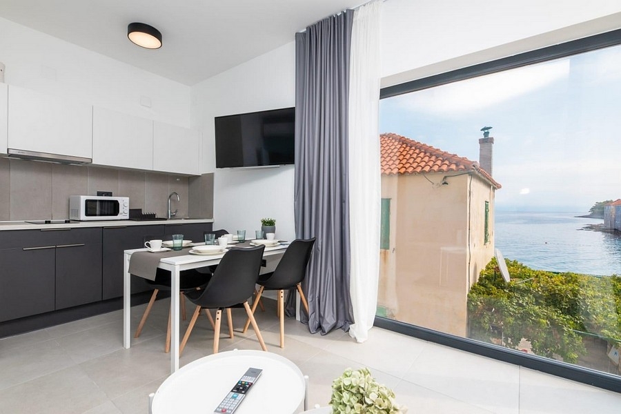 Balkón s výhľadom na more