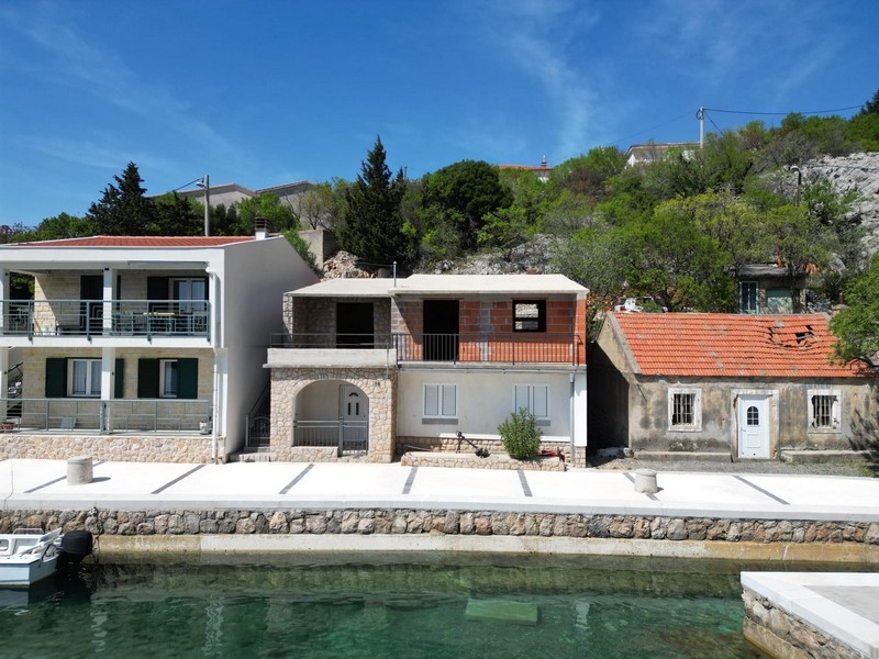 Dom v 1. rade pri mori na predaj.