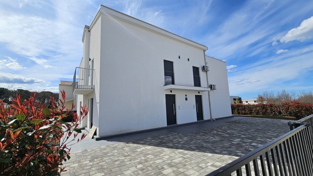 Zadná časť domu H3895, ktorý je na predaj neďaleko Poreča na Istrii.