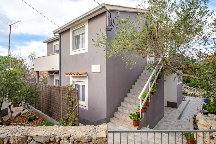 Zadná časť pozemku H3896 na Drveniku pri Trogire.