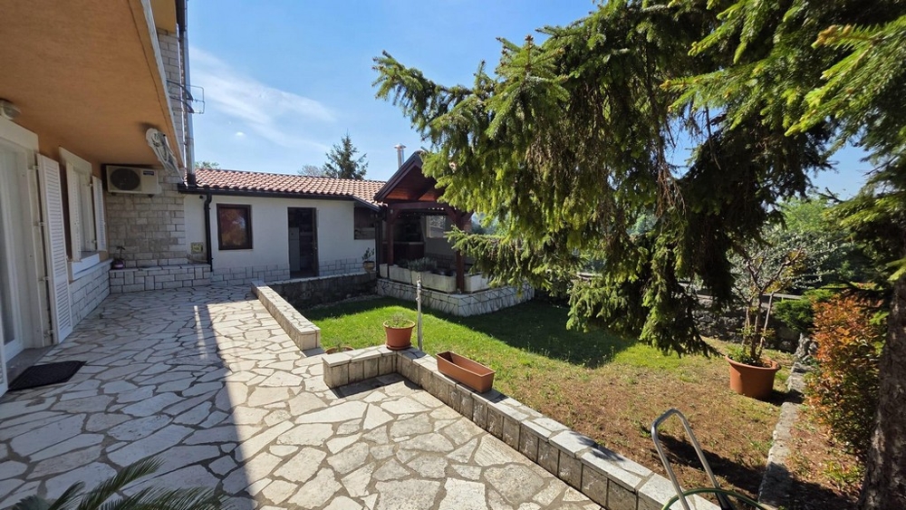 Pohľad na prístavbu.