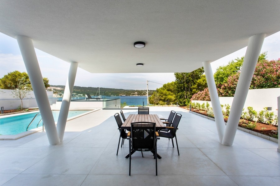 Terasa s bazénom a výhľadom na more - nehnuteľnosť H3903