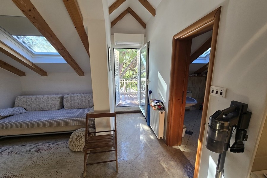 Podkrovie s obývacou časťou a vstupom na balkón