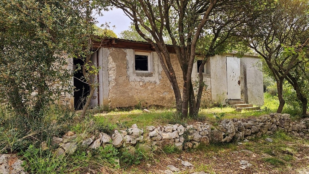 Dom na prestavbu pri mori.