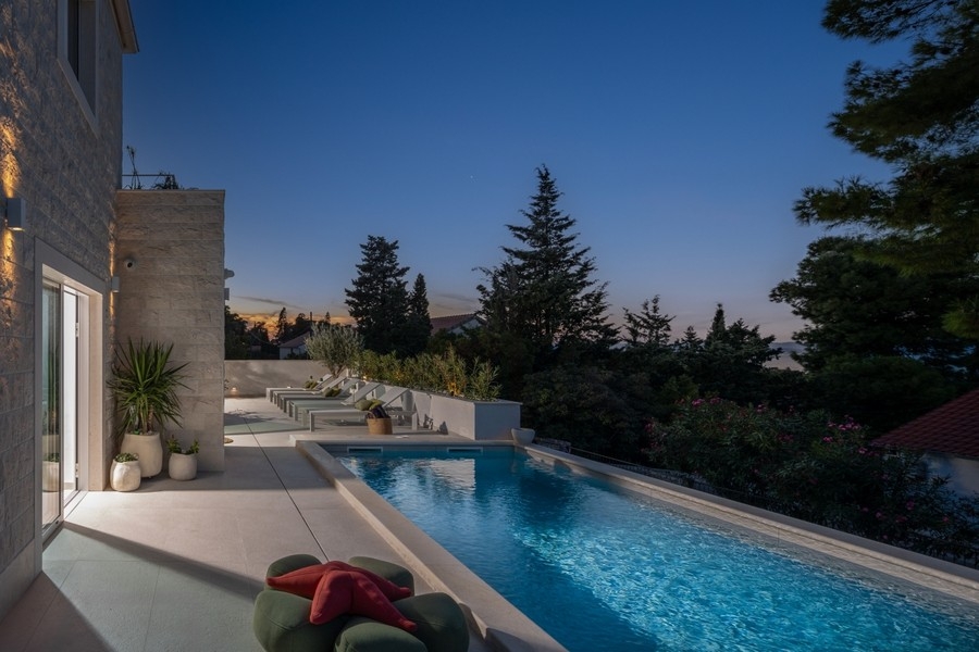 Bazén s výhľadom do zelene - nehnuteľnosť H3926.