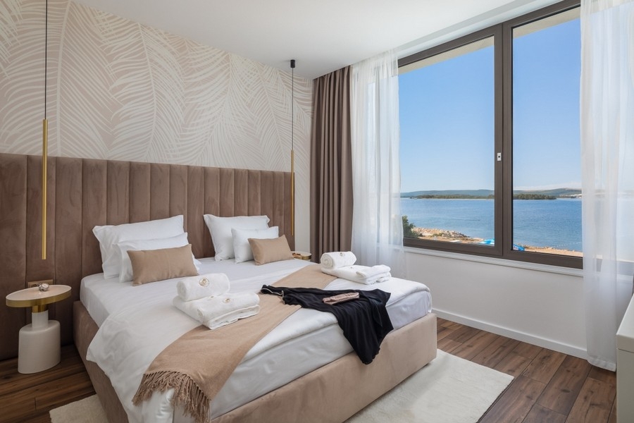 Spálňa s výhľadom na more