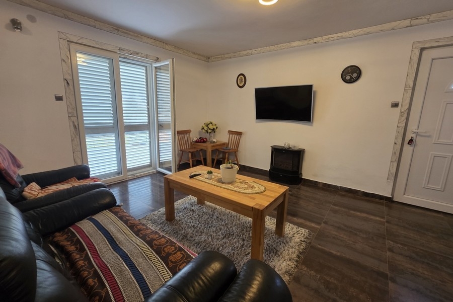 Obývacia izba s výstupom na terasu