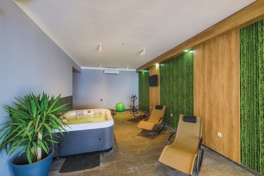 Jacuzzi a wellness miestnosť v modernej vile