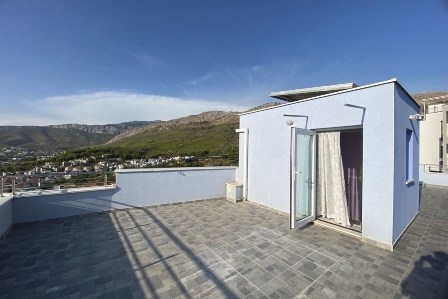 Veľká strešná terasa s panoramatickým výhľadom