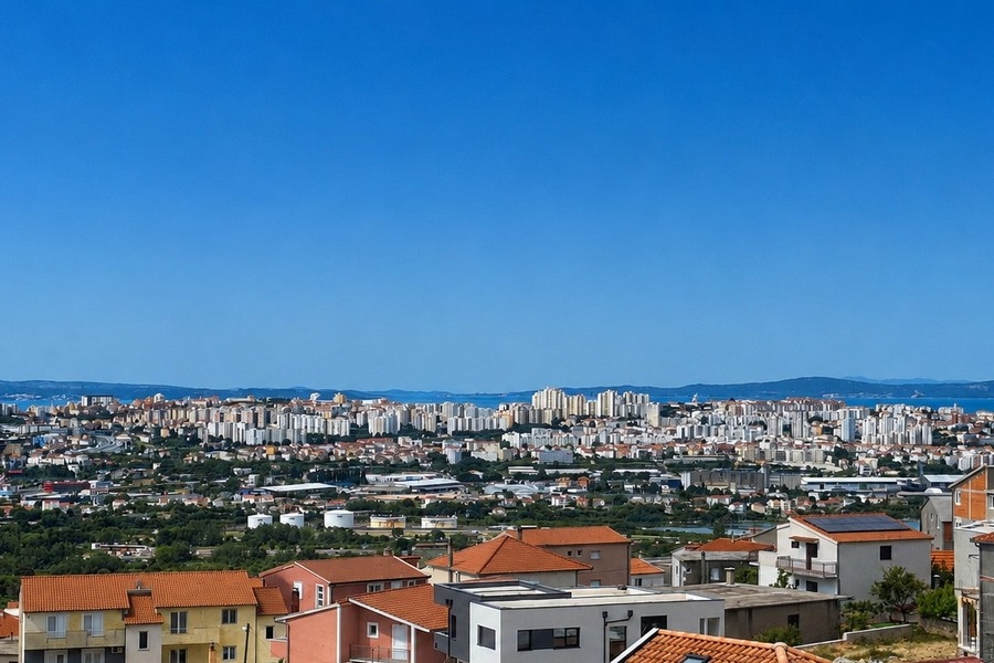 Panoramatický výhľad na Split a pobrežie