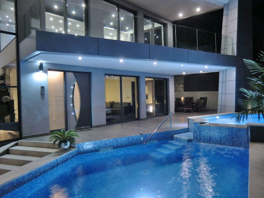 Kúpte si modernú luxusnú vilu v chorvátskej Opatiji.