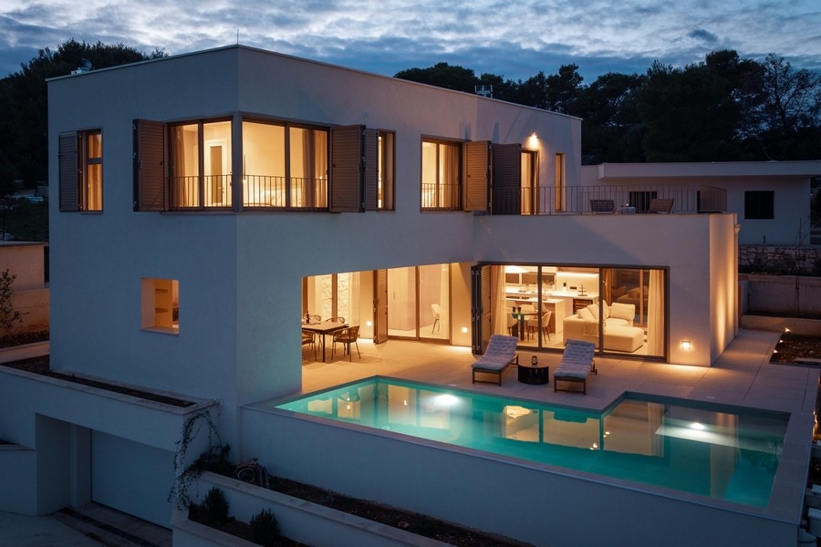 Moderná vila s bazénom na ostrove Brač v Chorvátsku
