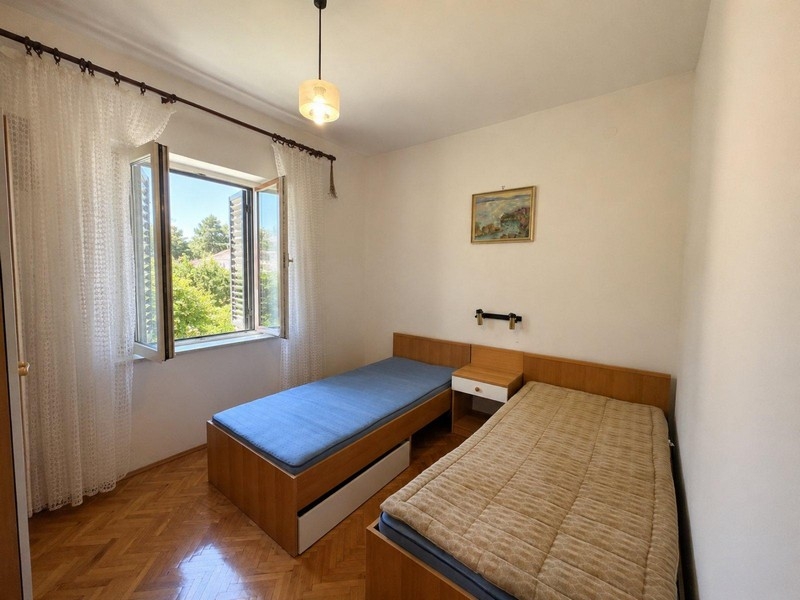 Spálňa s dvomi samostatnými lôžkami
