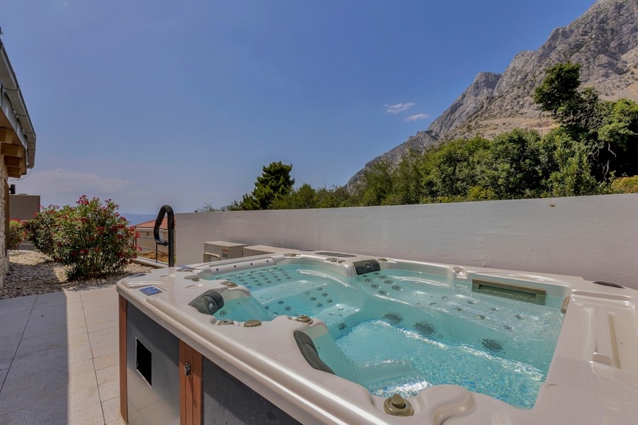 Jacuzzi mimo vily