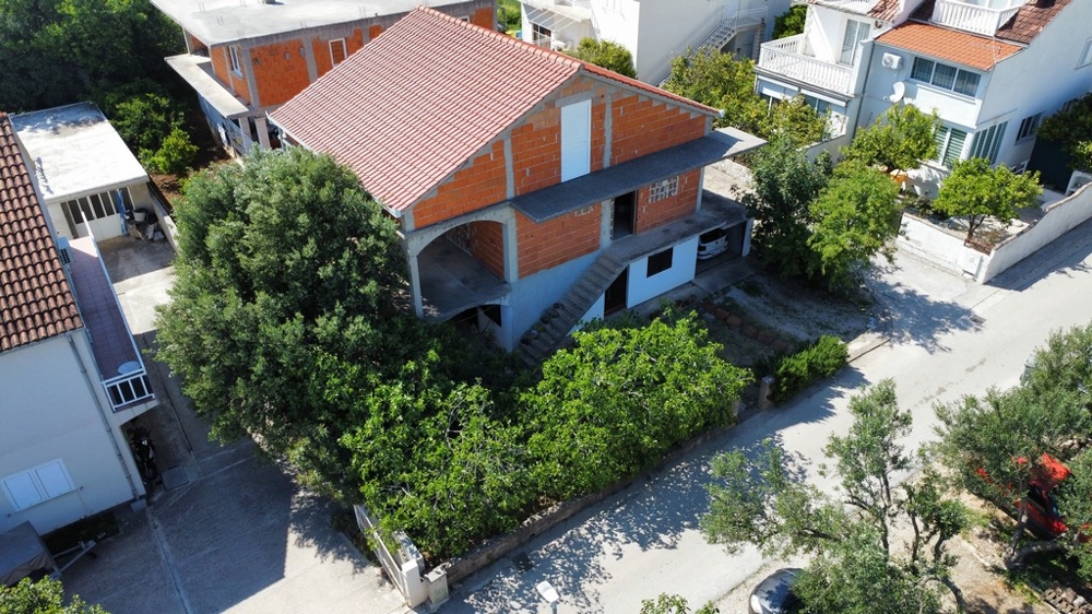 Letecký pohľad na dom a nehnuteľnosť v Orebiči