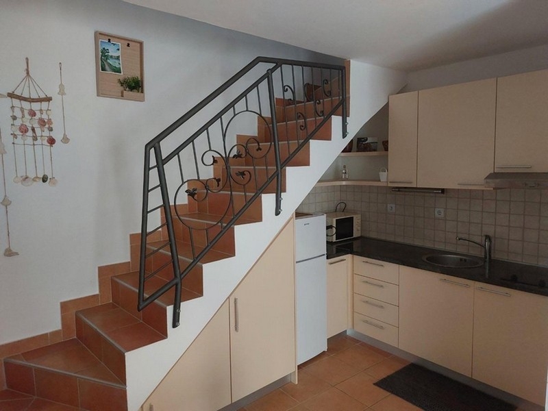 Kuchyňa so schodiskom