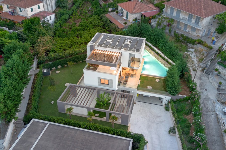 Vila s vyhrievaným nekonečným bazénom zhora - H4083