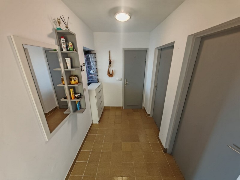 Chodba s prístupom do izieb, dom Klenovica H4091