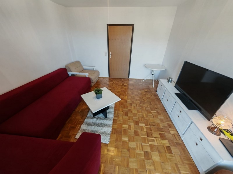 Obývačka so sedačkou a televíziou, kúpim dom Klenovica H4091