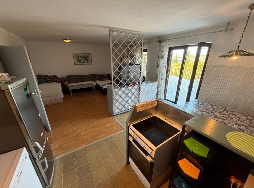 Kuchyňa s výhľadom do obývačky, kúpim dom Klenovica H4091