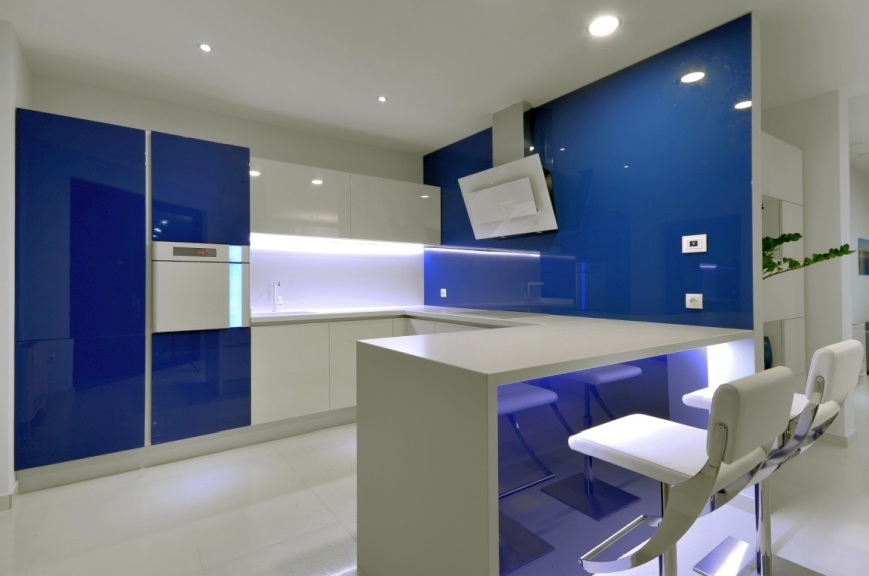 Kuchyňa modernej novostavby vily na predaj v Chorvátsku