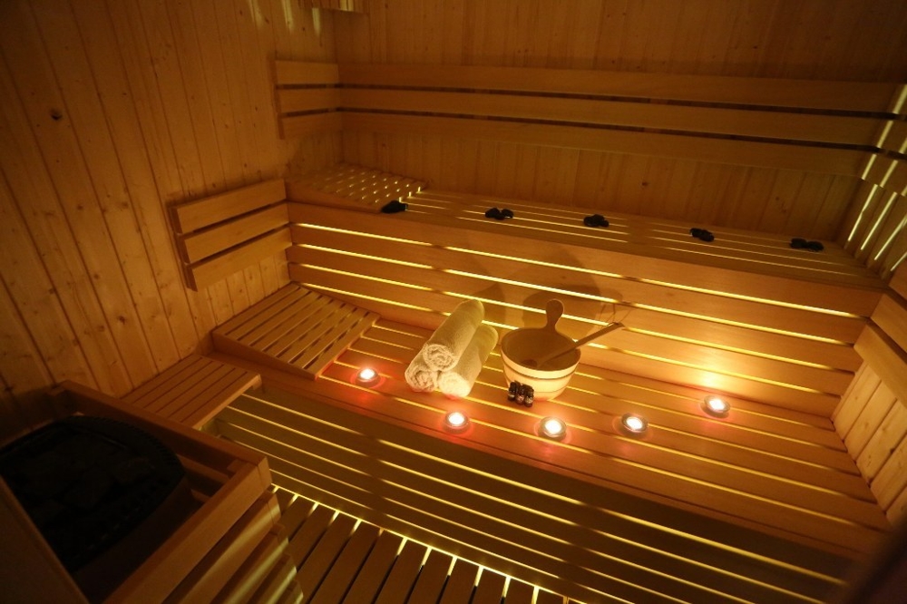 Vonkajšie osvetlenie vo večerných hodinách.