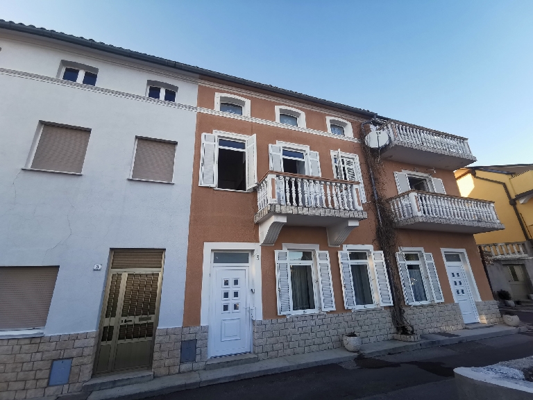 Dom s dvoma bytovými jednotkami na predaj v Crikvenici, Kvarnerský záliv.