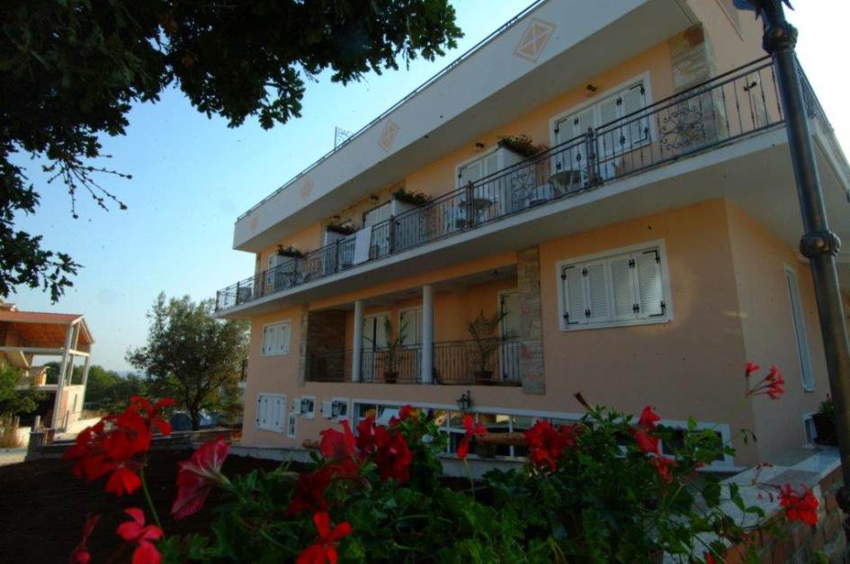 Vonkajší pohľad na penzión neďaleko Puly v Chorvátsku, ktorý je na predaj