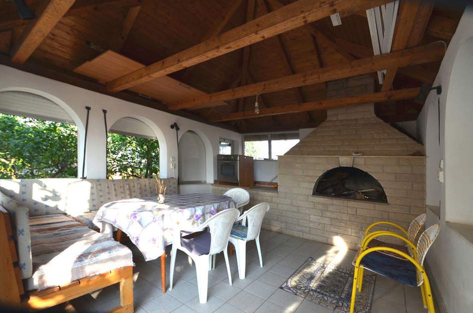 Letný altánok s grilom