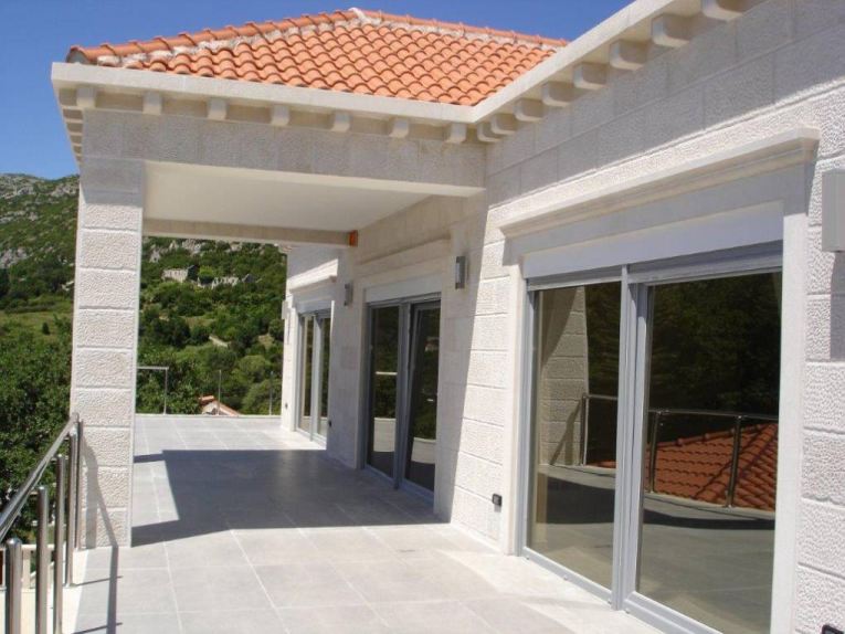 Balkón nehnuteľnosti H696 na Pelješaci, Dalmácia.