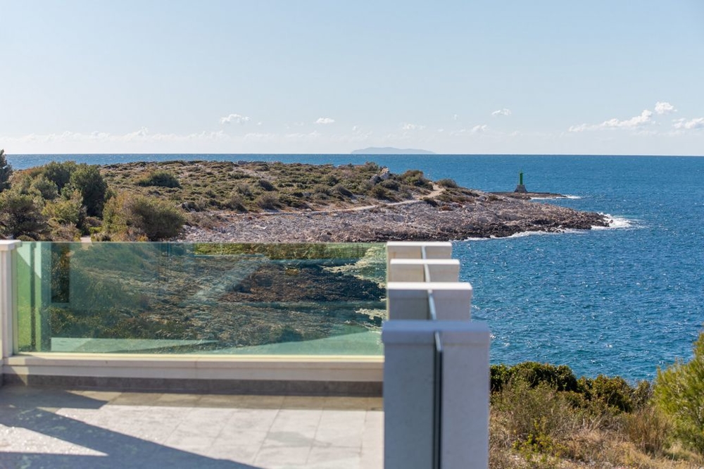 Nehnuteľnosť Chorvátsko - H672 pri mori v Dalmácii.