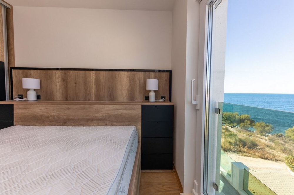 Pohľad z terasy Vily H742 pri Rogoznici.