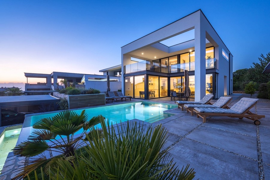 Novopostavená vila na Krku (ostrov s mostom) na predaj.