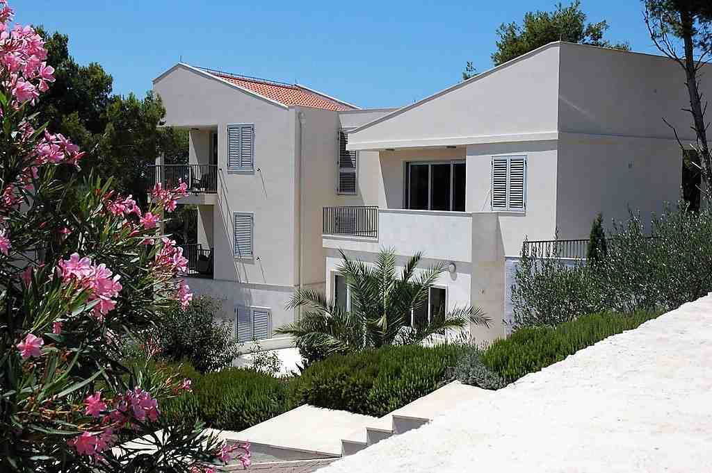 Moderná vila v blízkosti prístavu v Chorvátsku.